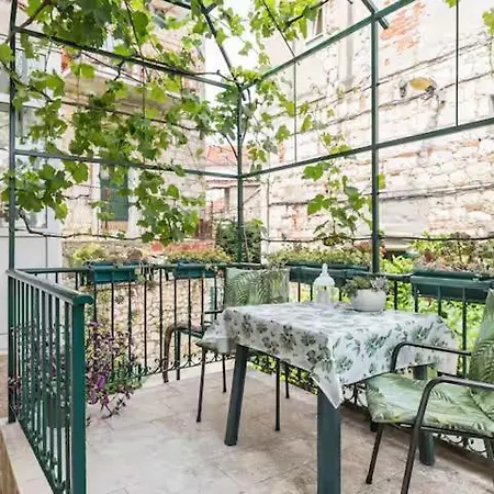 Luxury In Old Town Center With Terrace شقة سبليت